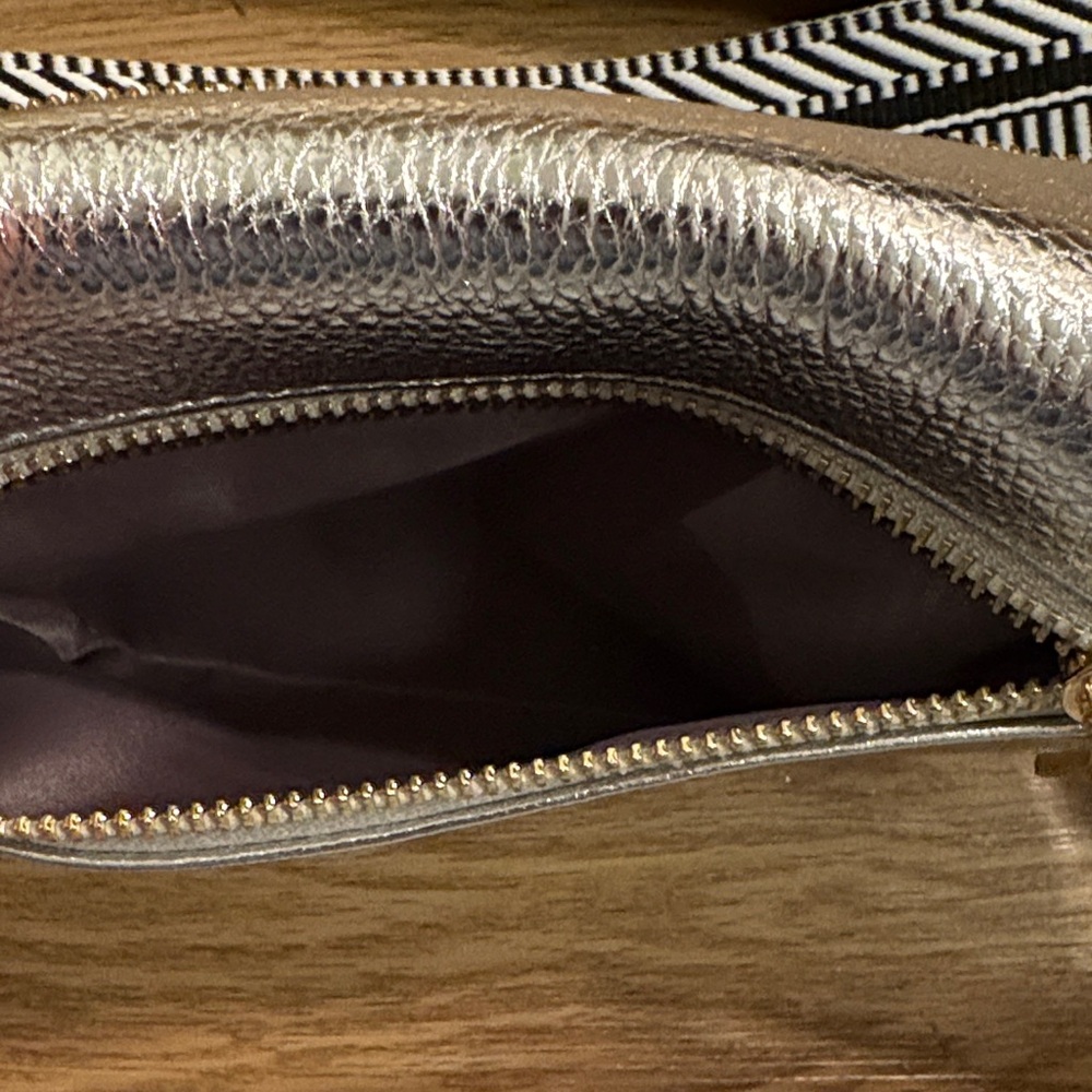 Pom Pom London Silver Crossbody Bag with Three Straps, a key chain and dust bag - Picture 8 of 13